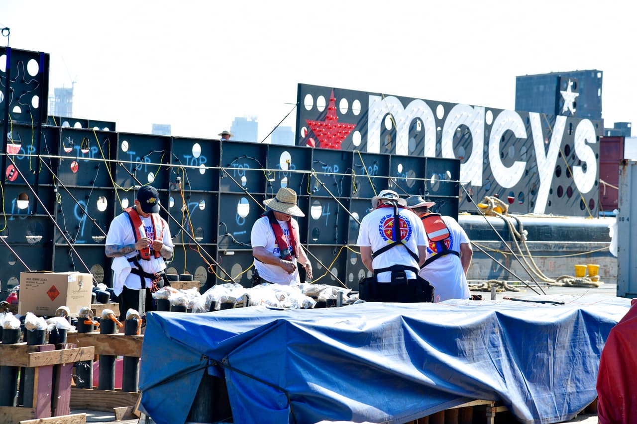 Las autoridades advirtieron que está prohibido el ingreso de morrales, sombrillas, mantas grandes, sillas y alcohol. Manuel Gómez, experto en seguridad, dijo que no se permitirán que más de un millón de personas atiendan el evento debido a precauciones por el covid-19 y la violencia.