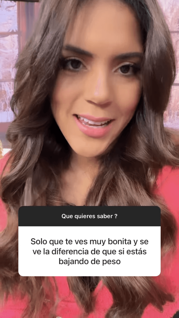 “Gracias, me he puesto las pilas. De verdad me he esforzado mucho porque es una tarea que requiere de mucho coraje, de mucha fuerza, pero todo va muy bien, me siento muy contenta, me estoy disfrutando el proceso, y gracias por reconocerlo”, dijo con sinceridad.