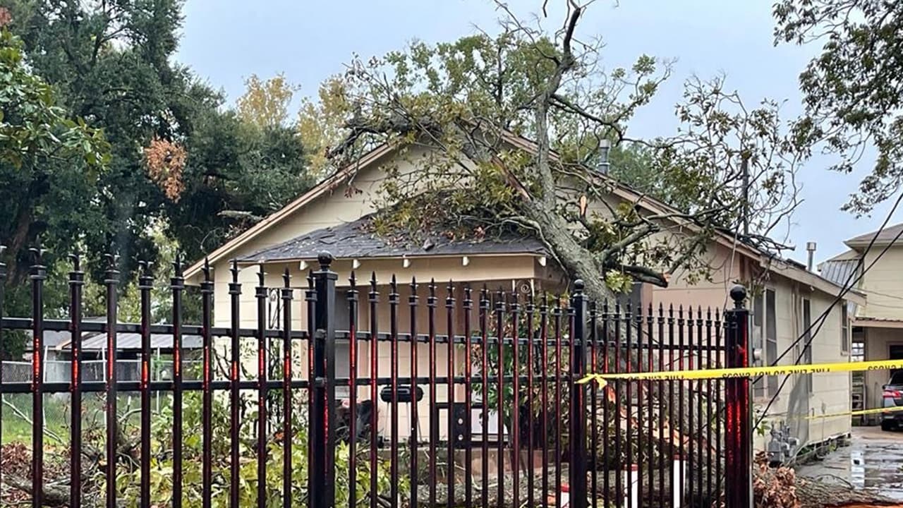 Las autoridades locales no reportaron heridos por el tiempo severo.