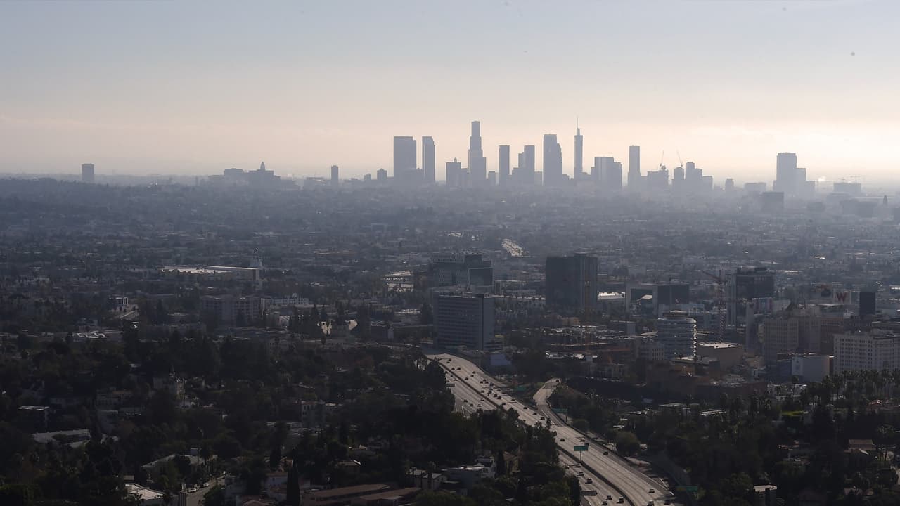 Vientos intensos y temperaturas moderadas, el pronóstico del tiempo para este viernes en Los Ángeles