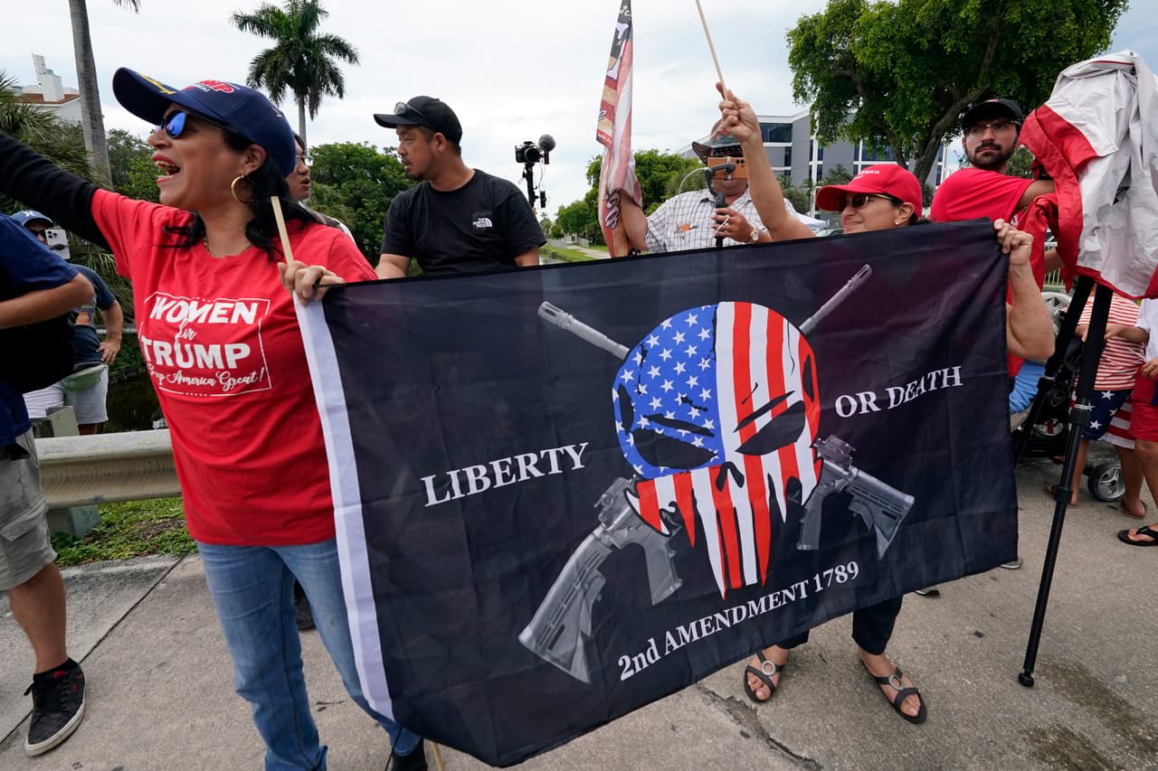 “Sabemos que Trump es inocente”, dijo a Noticias Univision 23 Miami una simpatizante hispana.
