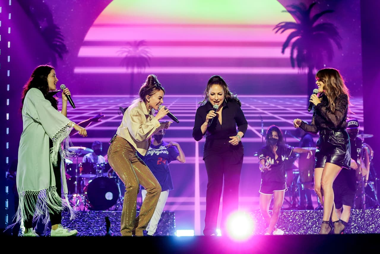 Estas cuatro mujeres encendieron el escenario con sus voces acompañadas de un grupo de músicos.