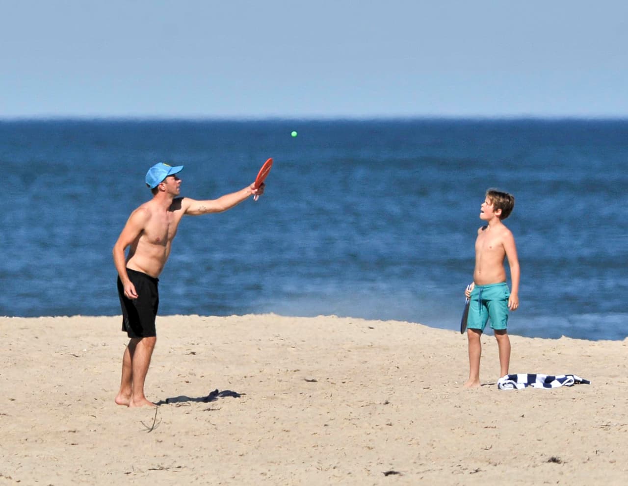 Un lindo momento entre padre e hijo.