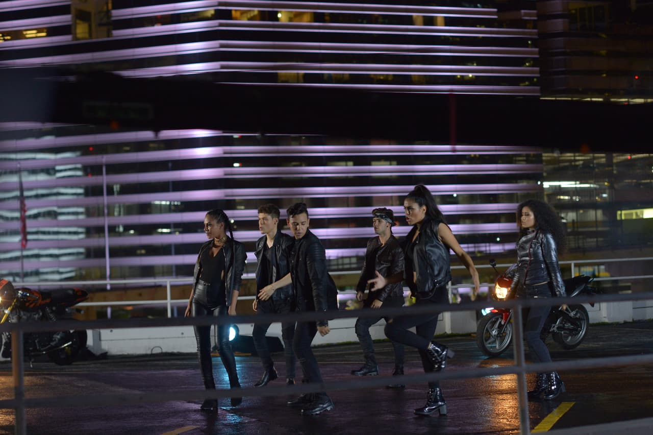 Jorge, Kevin, Garmandy, Aimeé, Megamy y April superaron los obstáculos que se presentaron en los ensayos y en la grabación del videoclip de "Rebelde". El resultado final fue un vídeo con fuerza y mucha pasión.