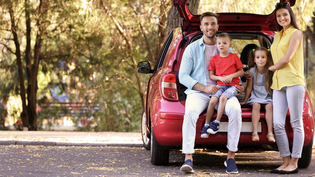 La firma de investigación automotriz 
<a href="https://www.iseecars.com/" target="_blank">iSeeCars</a> analizó más de 660,000 vehículos, modelos entre 1981 y 2005, que fueron vendidos en 2020 para determinar cuáles son los carros y camionetas con las probabilidades más altas de permanecer en manos de sus dueños originales por al menos 15 años.