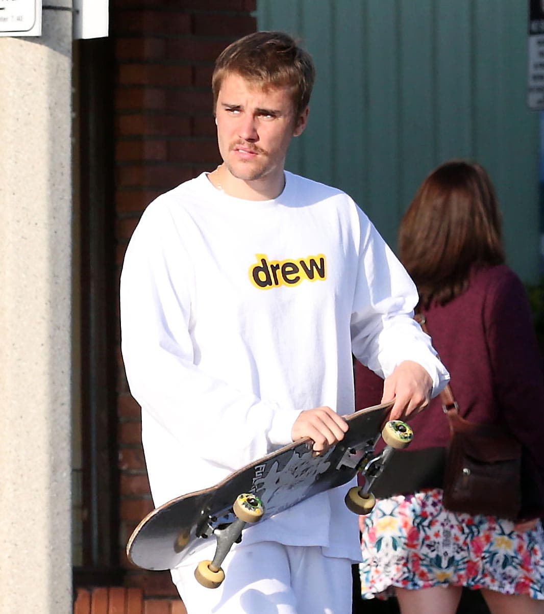 Justin Bieber decidió poner en su lugar a uno de los ‘haters’ que lo siguen en redes sociales.