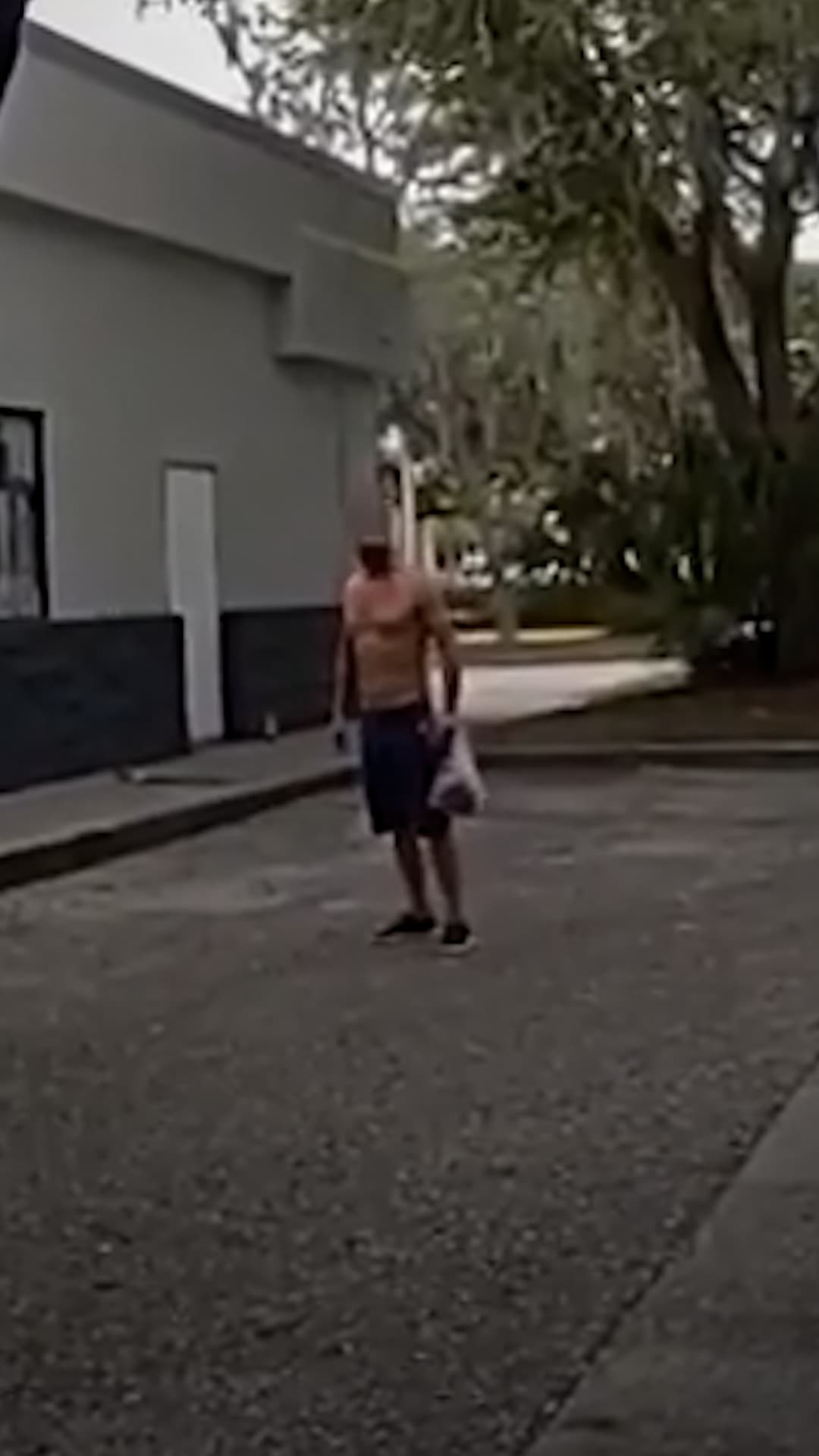 Policías de Florida abaten a un hombre armado con un cuchillo