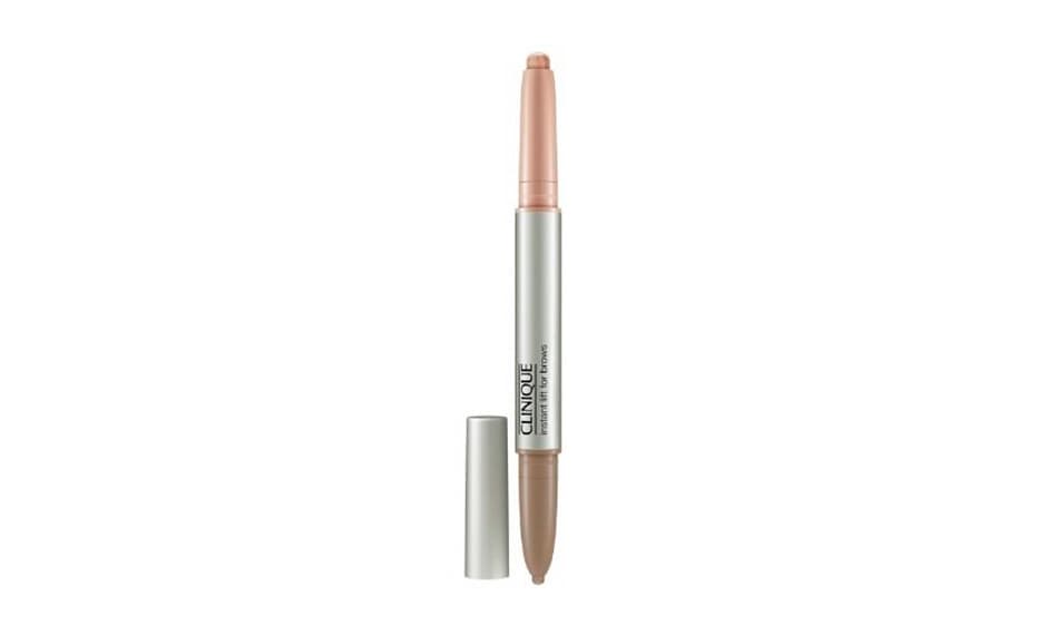 14. INSTANT LIFT FOR BROWS, Clinique, 
<a href="http://www1.macys.com/shop/product/clinique-instant-lift-for-brows?ID=454077&CategoryID=30077&tdp=cm_app~zundefined~xcm_zone~zZSR_ZONE_B~xcm_choiceId~zcidM09MAS-c0988d1c-b5e2-463b-a4f2-5c331454e5a4%40H5%40you%2Bmight%2Balso%2Blike...%24%24454077~xcm_pos~zPos3">Macys</a>, $18 dólares | El tono más obscuro de este lápiz funciona para definir y rellenar las cejas, mientras el más claro sirve para aplicarlo justo debajo del arco y darle más luminosidad a tu mirada.
<br>