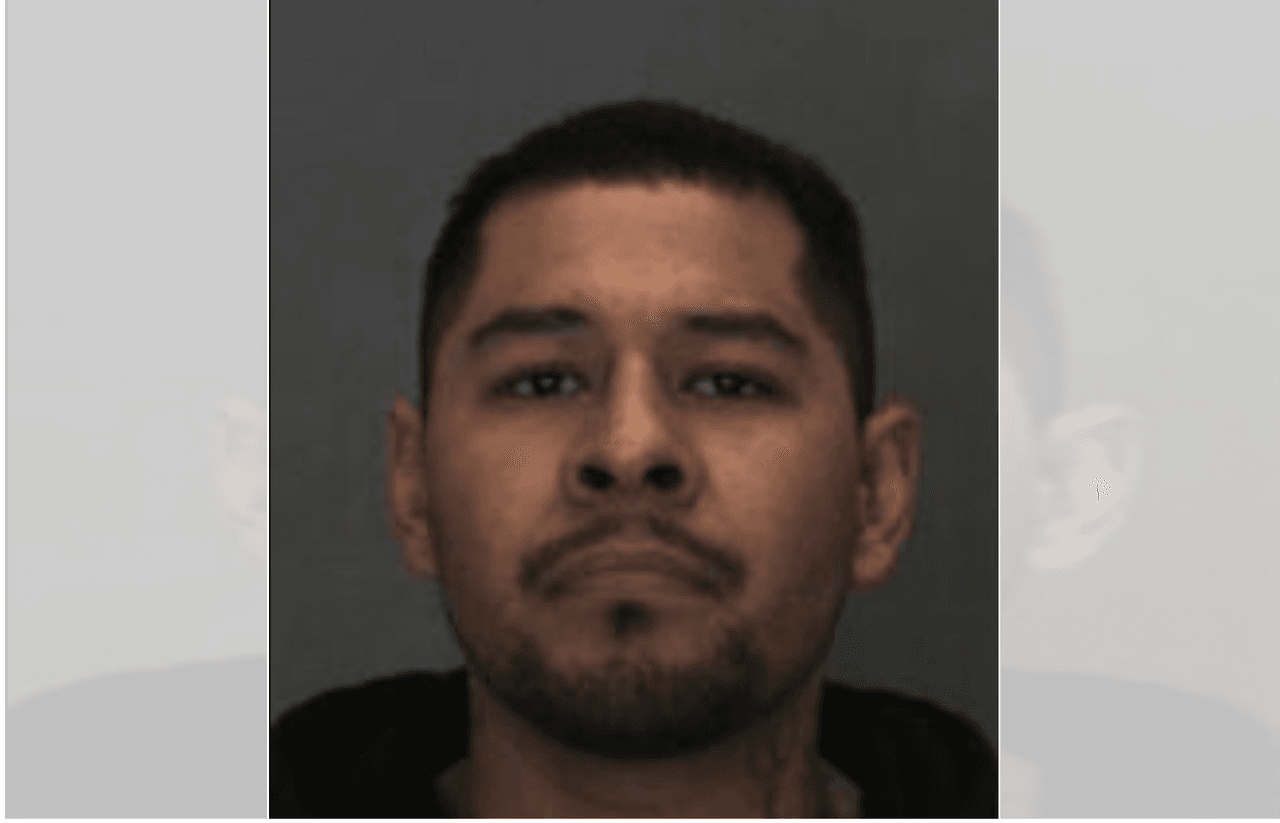 Las autoridades buscan a Louis Gabriel Lucero como principal sospechoso del asesinato de su pareja y dos niños de 9 y 12 años.