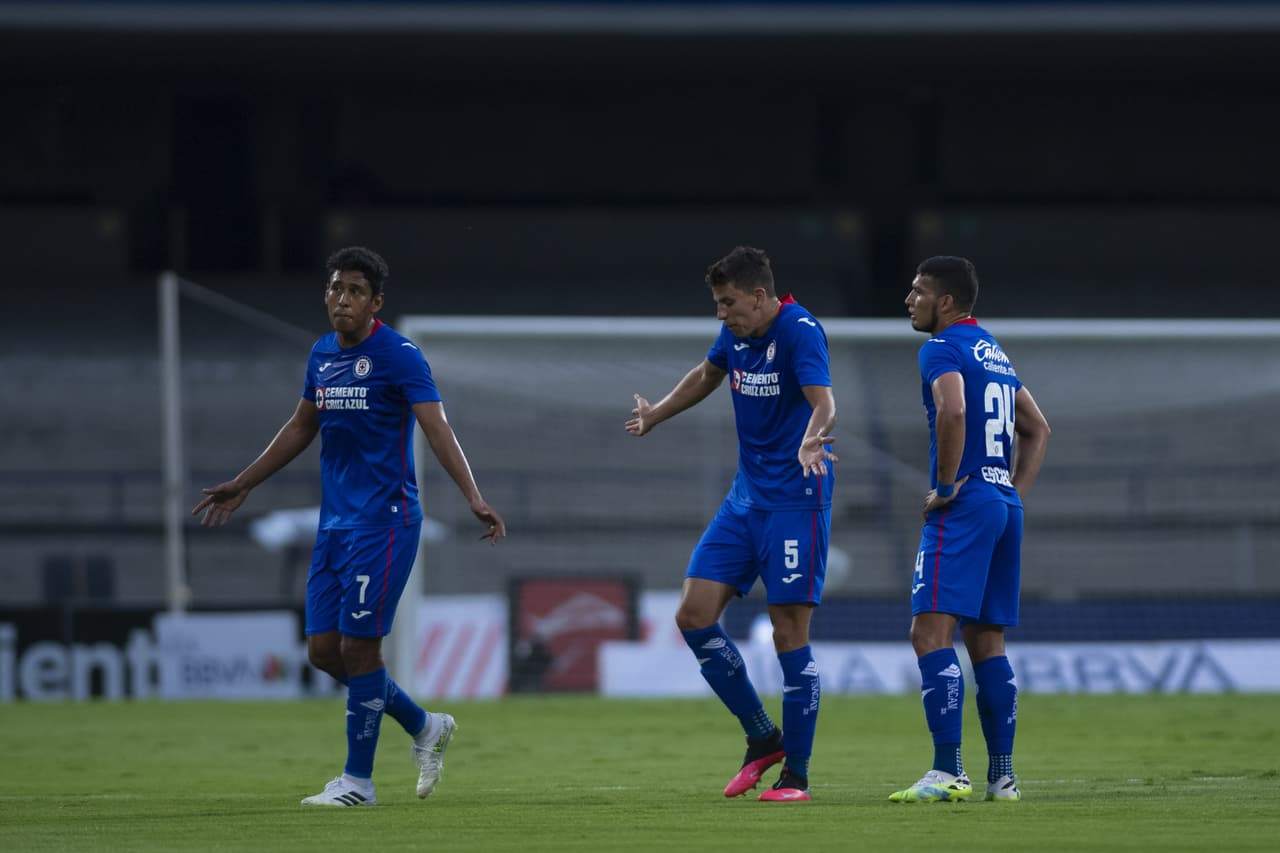 León tocaba la puerta hacia los 60’ del partido y se paraba mejor en la cancha.