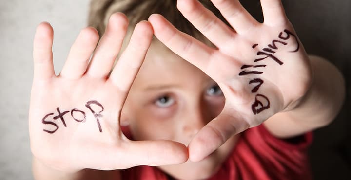 ¿Cómo los padres pueden ayudar a prevenir la intimidación y el acoso cibernético?