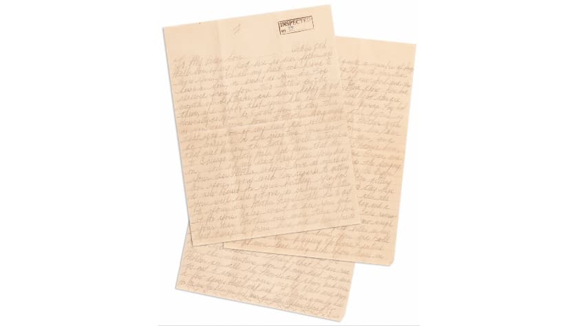 Uno de los lotes más fascinantes del lote: una carta de tres páginas escrita a mano por Capone a su hijo Sonny 
<b>escrita en octubre de 1931 desde su celda en Alcatraz</b>, cuando fue declarado culpable y sentenciado a 11 años de prisión por evasión de impuestos federales.