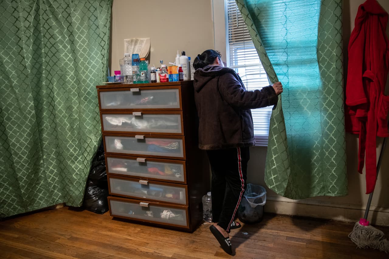 Este grupo de migrantes ha estado aislado durante dos semanas, sin embargo las autoridades advierten que la crisis no ha llegado a su clímax. El presidente Trump advirtió este martes que las próximas dos semanas van a ser muy duras debido al coronavirus. "Quiero que cada estadounidense se prepare para los duros días que se avecinan. Vamos a pasar dos semanas muy duras", dijo.