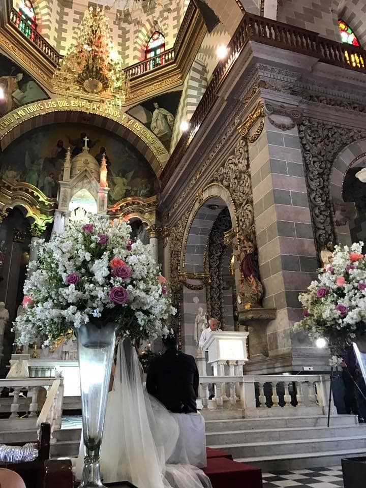 La celebración religiosa se llevó a cabo en la Catedral de la Inmaculada Concepción de Mazatlán, un recinto religioso que pocos han podido usar para su boda.
