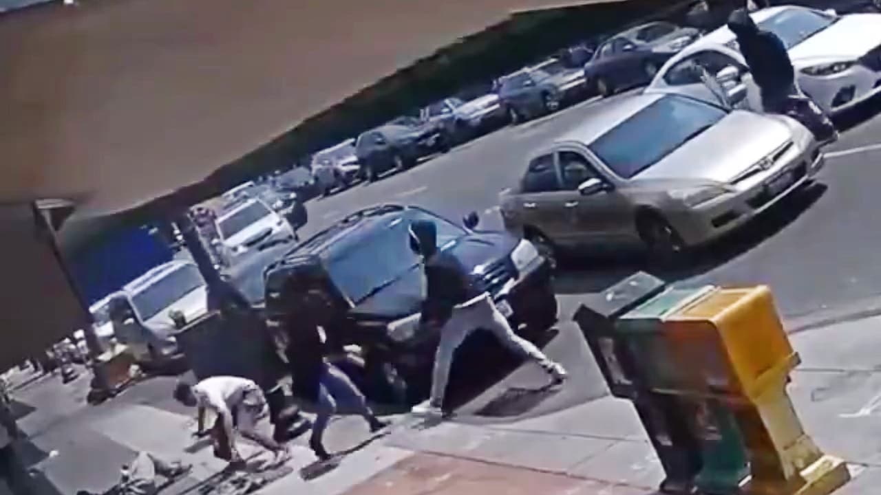 Ladrones asaltan a mujeres en el barrio chino de Oakland y balean a un hombre que intentó detenerlos