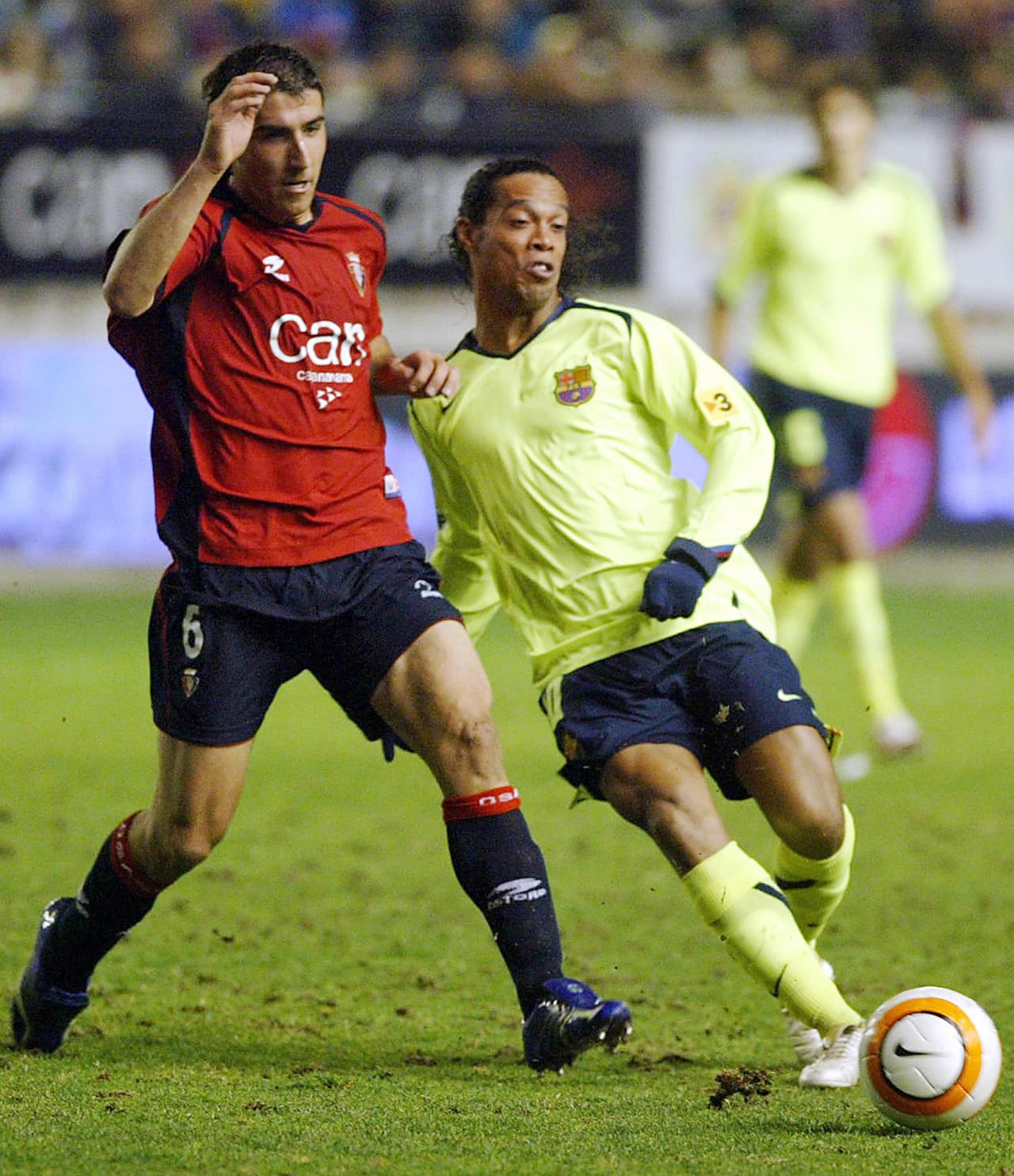 Javier Aguirre también debutó a Raúl García en primera. Ha sido la mejor venta en la historia del Osasuna cuando Aguirre se lo llevó al Atlético de Madrid a cambio de más de 13 millones de dólares.
