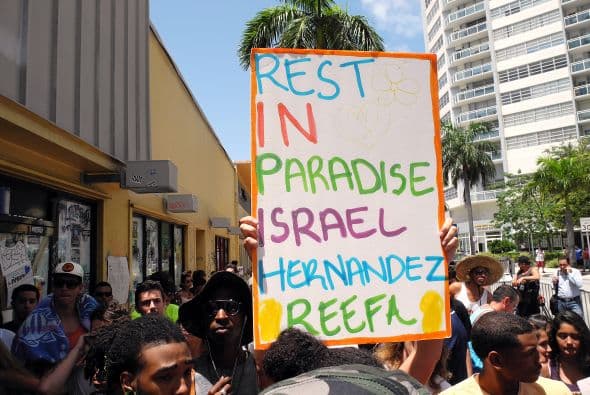 "Un adolescente de apenas 18 años con un futuro prometedor está muerto porque un policía de Miami Beach le disparó con una pistola Taser".