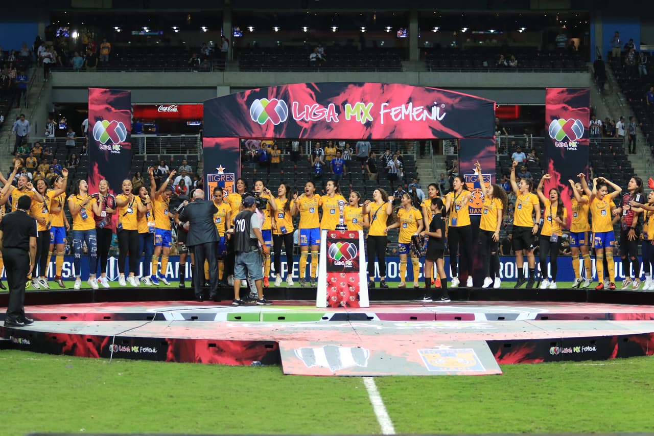 Tigres se corona campeón de la Liga MX Femenil tras vencer 2-1 a Monterrey en el Juego de Vuelta de la gran Final del Clausura 2019 y con un 3-2 en el global en partido efectuado en el Estadio BBVA. Así fueron los festejos de las felinas campeonas.