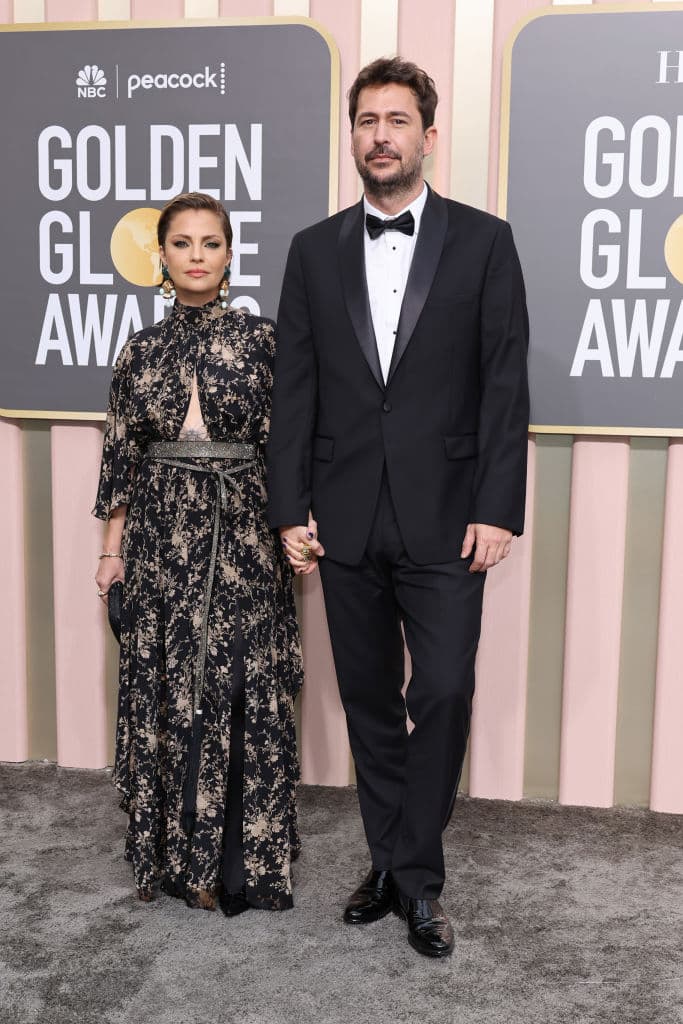 La actriz argentina 
<b>Dolores Fonzi</b>, expareja del actor mexicano Gael García, llegó a los Golden Globes de la mano de su novio, el director 
<b>Santiago Mitre</b>. 
<br>