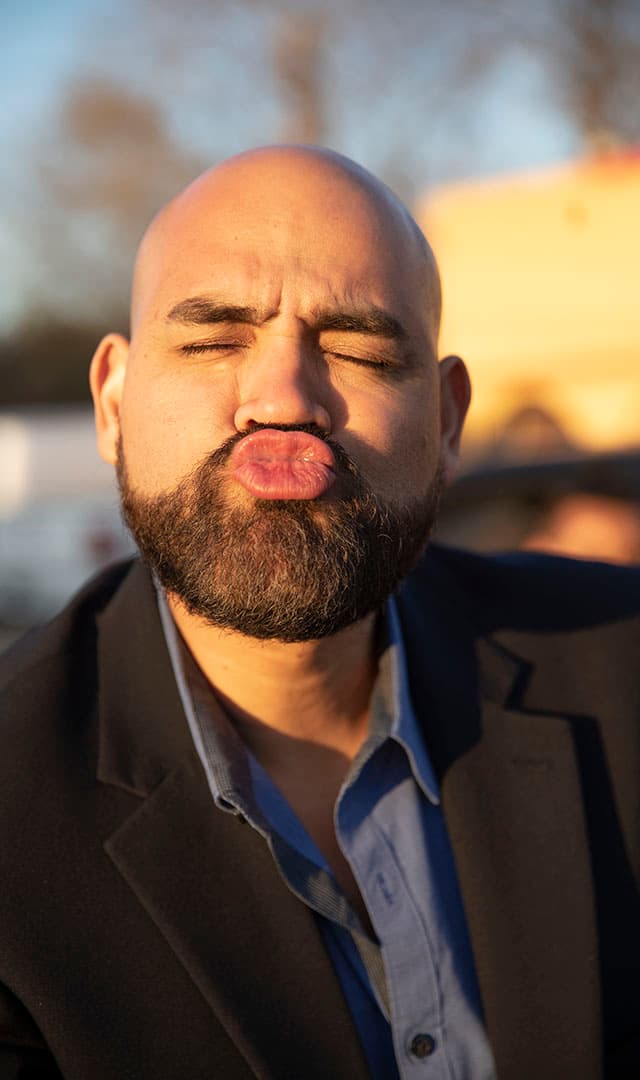 Nuestros locutores est谩n bien y les mandan muchos cari帽itos.