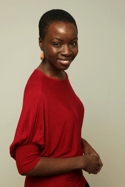 La actriz de 36 años nació en Iowa pero se mudó a Zimbabwe con su familia cuando tenía cinco años. Mira aquí los videos más chismosos.