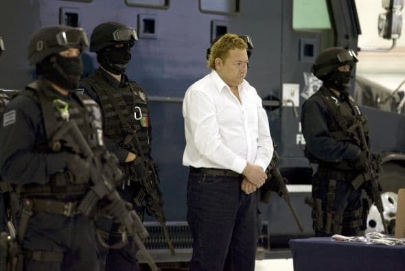 En mercados callejeros de la capital mexicana se expenden réplicas ilegales de la vistosa playera verde con la leyenda 'London', que vestía 'La Barbie', o la azul marino de 'JJ', por un precio de unos 30 dólares.