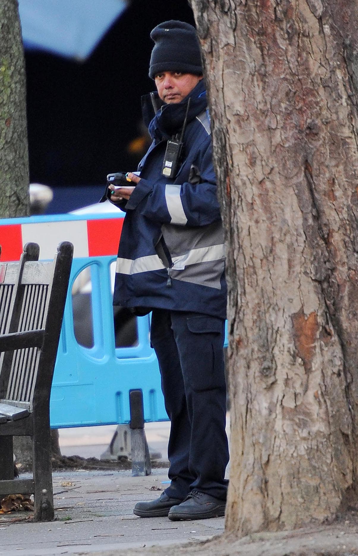 Un oficial de tránsito notó que ya no tenía dinero en el parquímetro.