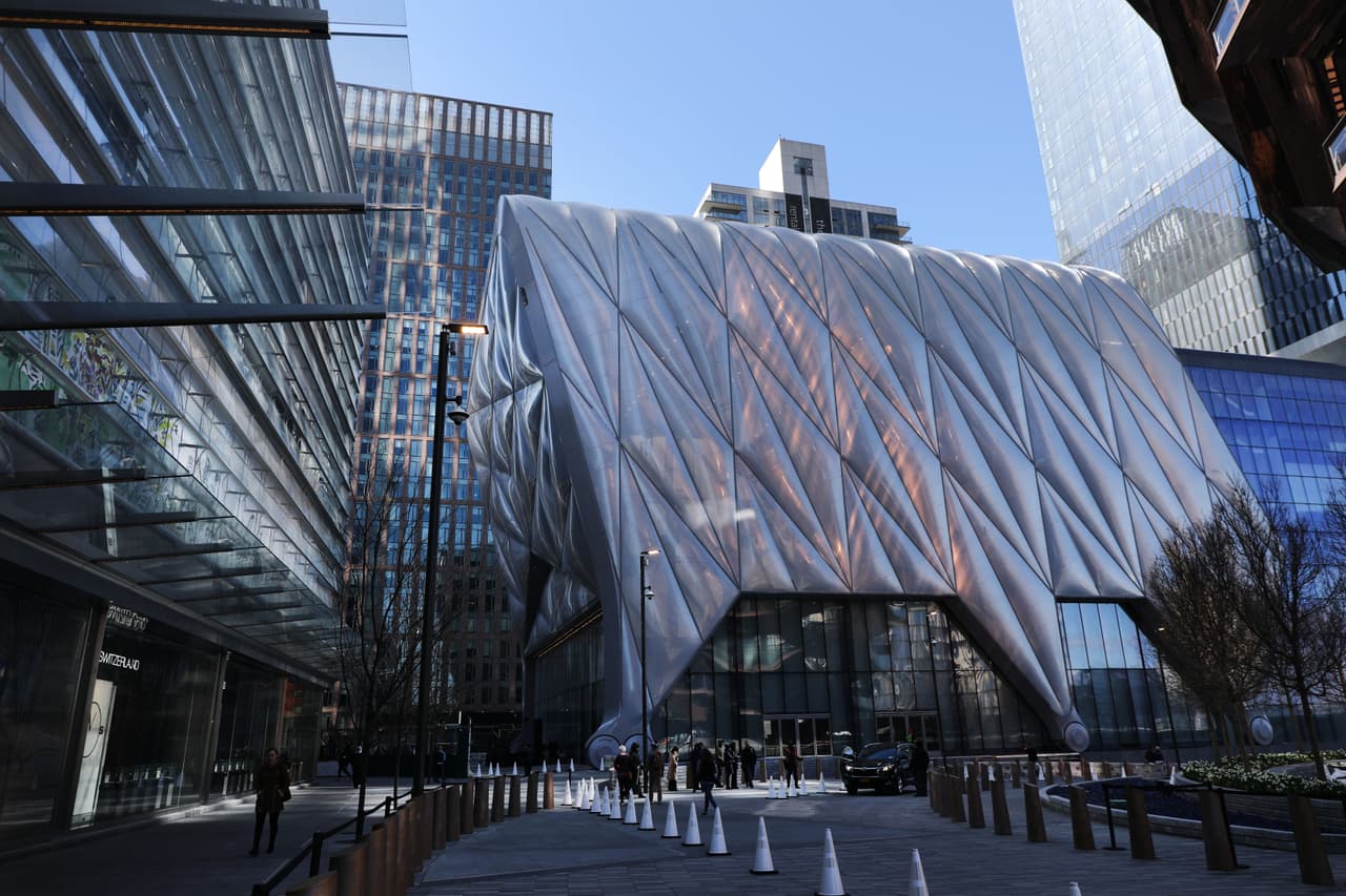 <b>Gran apertura de The Shed</b>
<br>
<br>Para arte, no hay buscar más lejos que los cientos de museos y galerías que hay en la ciudad. Sin embargo, el fenómeno más nuevo es nada menos que The Shed, un centro de artes que forma parte del recién inaugurado Hudson Yards. El espacio debuta este 5 de abril con una serie de conciertos que destacan la música afro-americana.