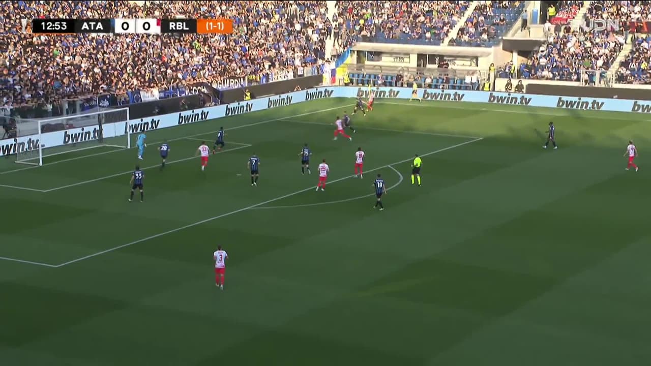 ¡TIRO ATAJADO! disparo por Benjamin Henrichs.