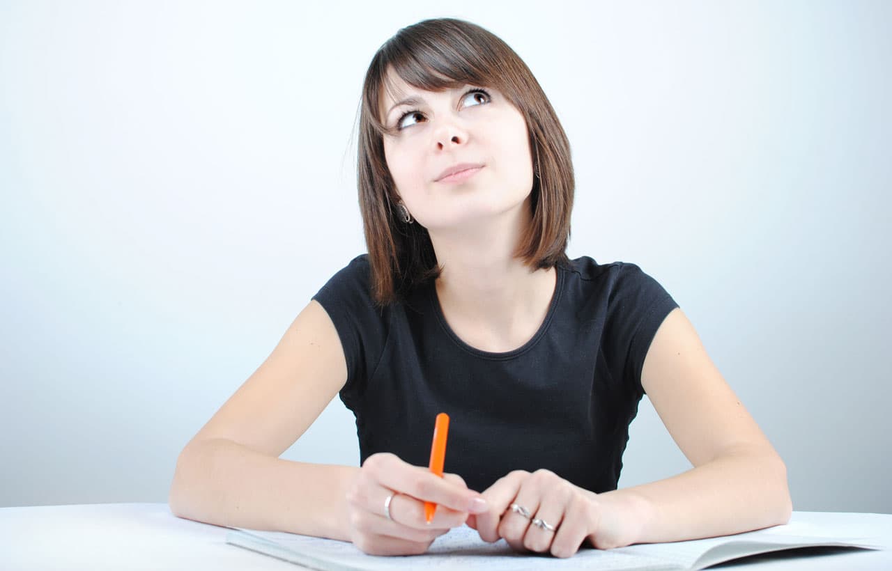 Quizá el paso más importante es saber qué ritual elegir. Antes de realizarlo, debes examinar bien qué es lo que quieres conseguir, cuál es la raíz de tu problema, qué ritual será el más adecuado y conveniente para ese caso en cuestión. ¿Hay otro ritual más específico que te ayude? Asegúrate de averiguarlo antes de poner manos a la obra.