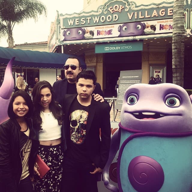 Actualmente los fans de la nieta de Antonio Aguilar pueden escuchar la nueva música de la joven, que ya suma cinco producciones discográficas en su trayectoria.