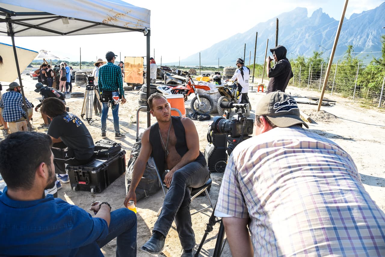 Marlene Favela y Salvador Zerboni son los protagonistas de esta historia de desamor y en las fotos, se puede apreciar la buena convivencia entre ellos y la agrupación norteña.