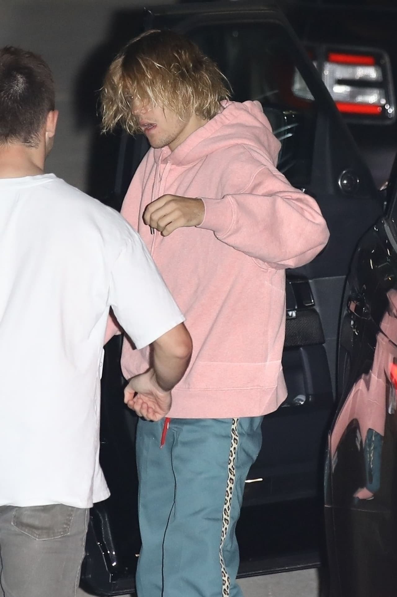 La fecha de esa boda en la iglesia todavía está en suspenso.