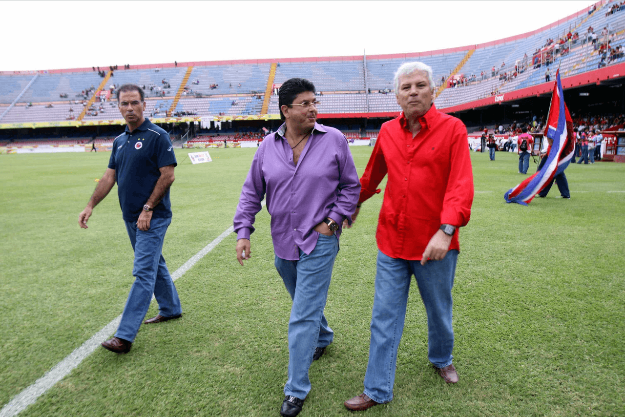 Kuri Grajales fue suspendido un año sin poder entrar a ningún estadio de futbol, sanción que olvidó al presentarse en el Estadio Cuauhtémoc y confrontó a un reportero. Este acto le valió un castigo de ocho meses más a la suspensión en curso.