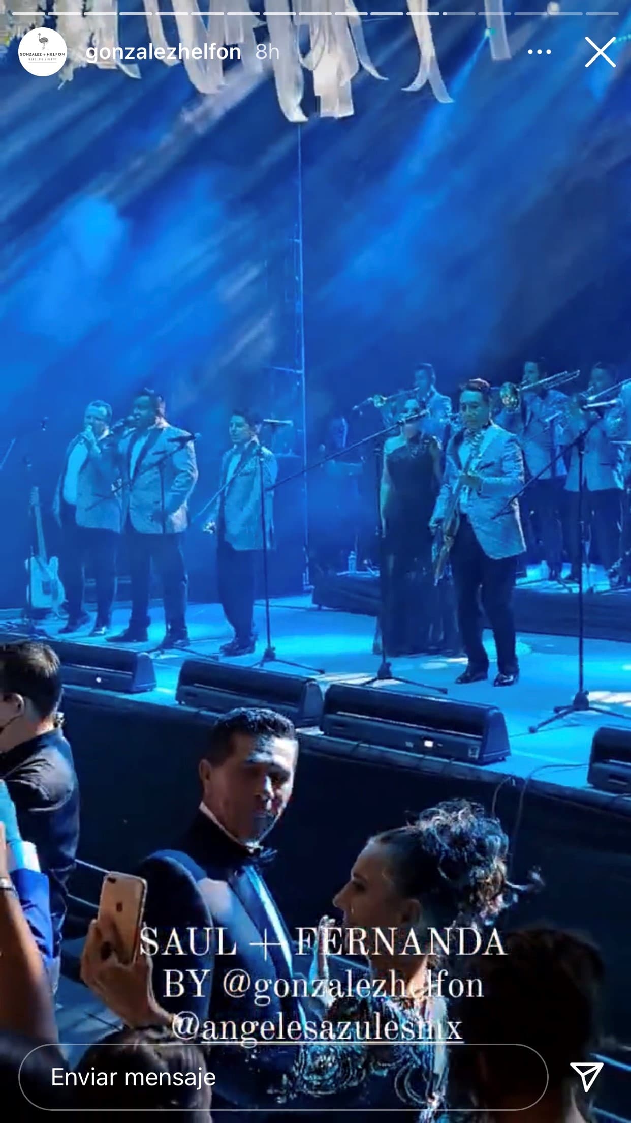 El ritmo de su música puso a bailar a la mayoría de los asistentes, ya entrada la noche. 
<br>