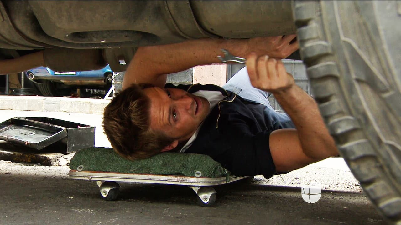 Ten cuidado Leonardo, recuerda todas las indicaciones que te dio Orlando antes de revisar los automóviles.