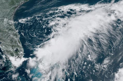 Sistema tropical de mal tiempo traerá fuertes lluvias y posibles inundaciones al sur de Florida