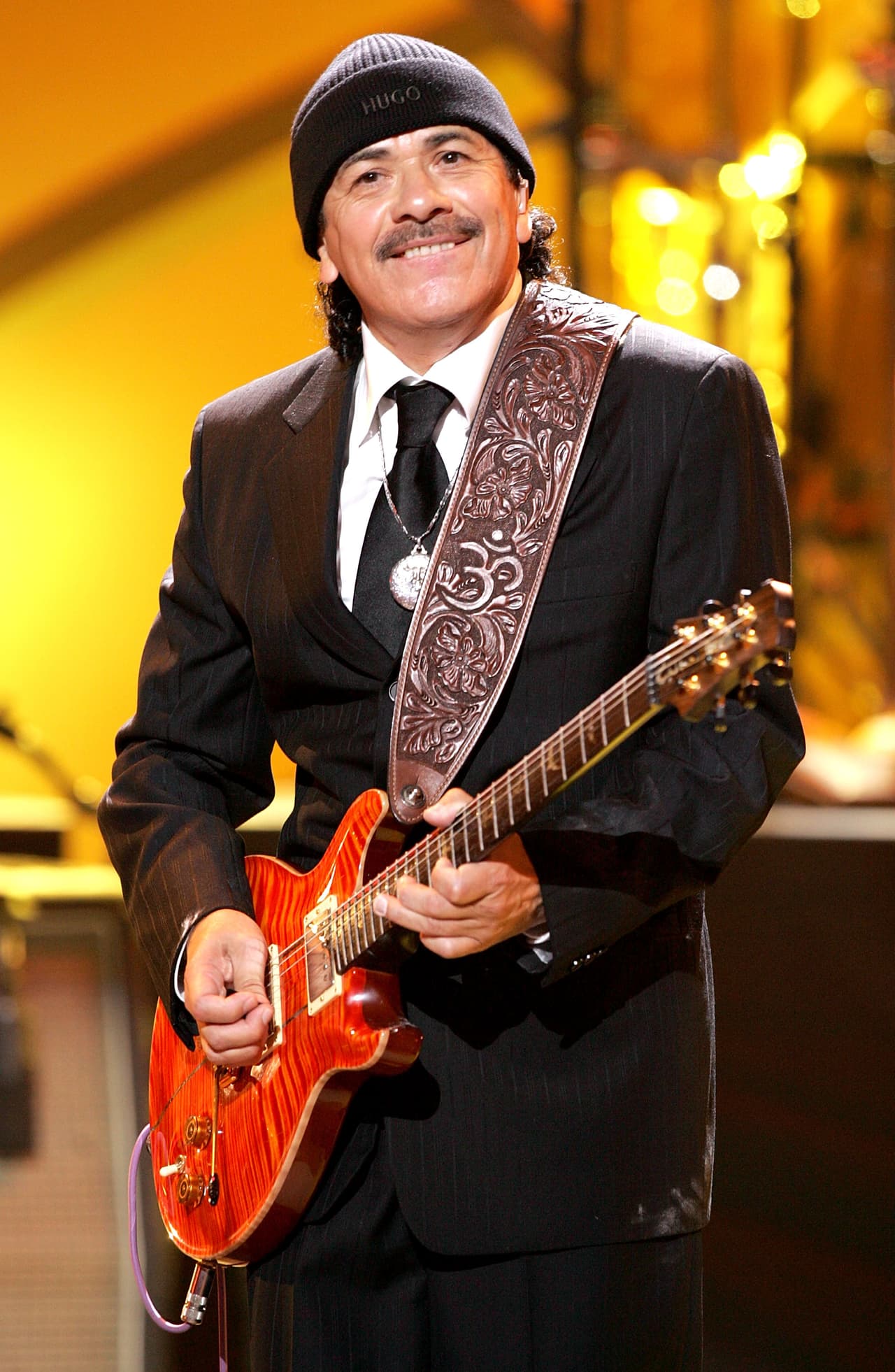 Carlos Santana ofreció un concierto frente al Ángel de la Independencia en la Ciudad de México, dedicado a la Virgen de Guadalupe.