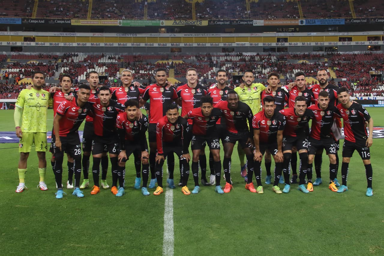 Mazatlán FC sorprendió y venció 1-2 al Atlas en el Estadio Jalisco en la Jornada 14 con doblete de Gonzalo Sosa.