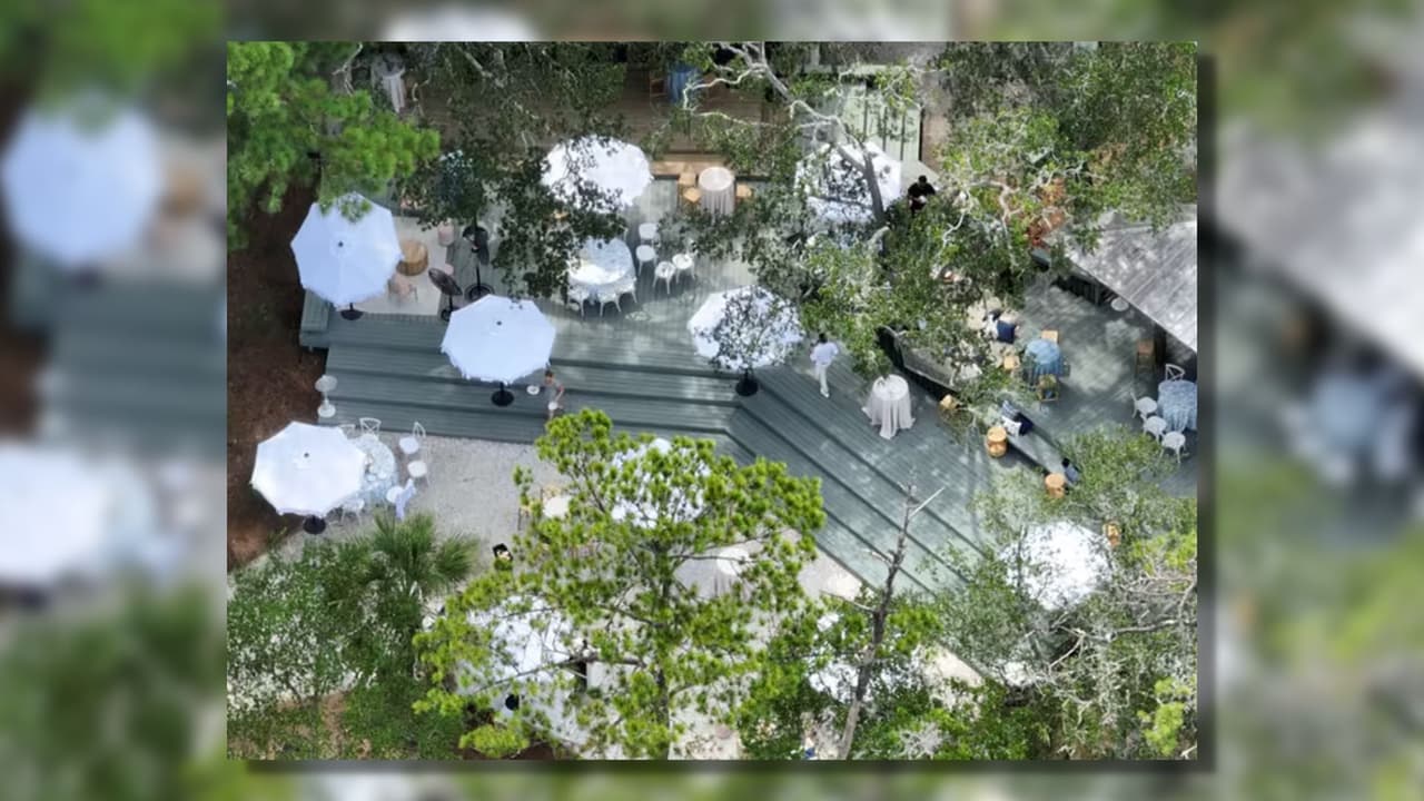 <h3 class="cms-H3-H3">La celebración</h3>
<br>
<br>Muchos fanáticos y seguidores de la pareja ‘Bennifer’ estaban preocupados al notar que en la entrada de la mansión donde se celebraba la boda, había un carro de bomberos. Sin embargo, se conoció que habría un show de juegos pirotécnicos. Otro detalle que se conoció fue que en el menú había comida tradicional de Puerto Rico, comida del sur de Estados Unidos y además se ofreció una barbacoa donde predominaban las chuletas de cerdo y el pollo asado.