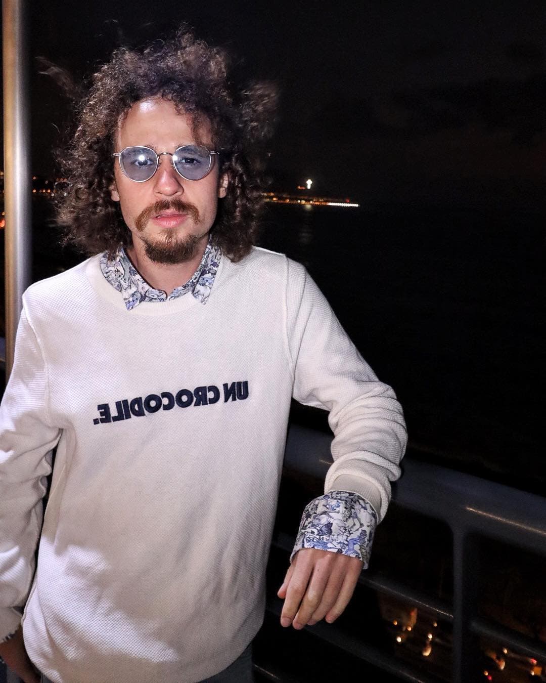 “Me gustó mucho cuando se hizo viral todo el desmadrito con tu novio, bueno, exnovio, hay que aclarar que es un exnovio, lo utilizaste para compartir cosas chidas”, comentó Hoffman.