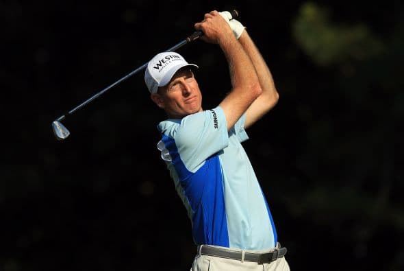 34. JIM FURYK - Tras varios años de carrera finalmente en 2010 Jim Furyk fue galardonado como Jugador del Año del PGA Tour, reconocimiento que quizá sirvió para ganar un salario promedio de $23 millones de 2010 a 2011.
