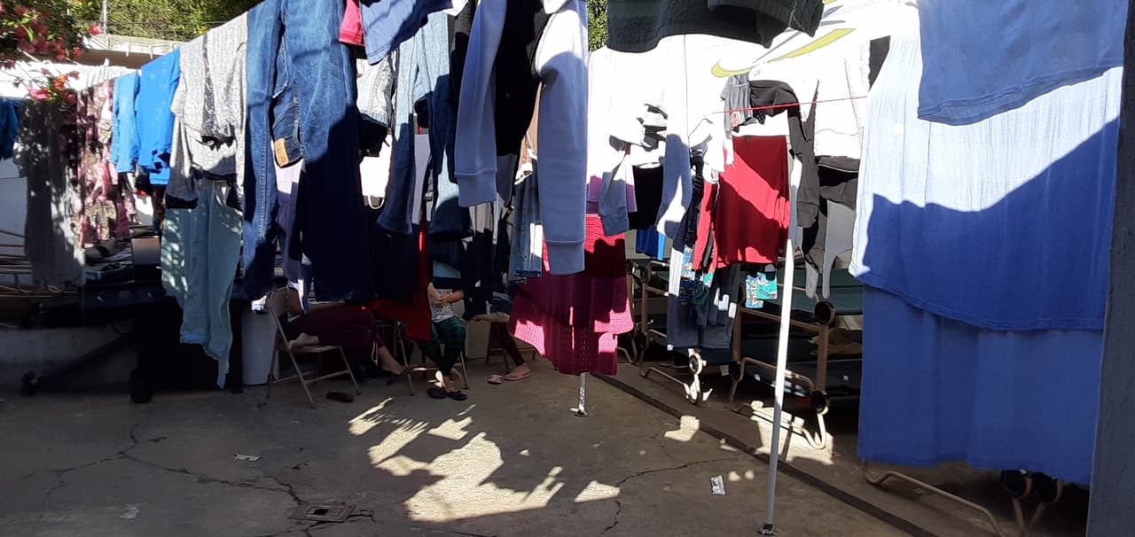 La mayoría de los migrantes acogidos en albergues de la iglesia no salen por miedo a ser secuestrados. El pastor Ortiz dice que se dedican a cocinarse, lavar su ropa y gastar el tiempo en otras tareas domésticas.