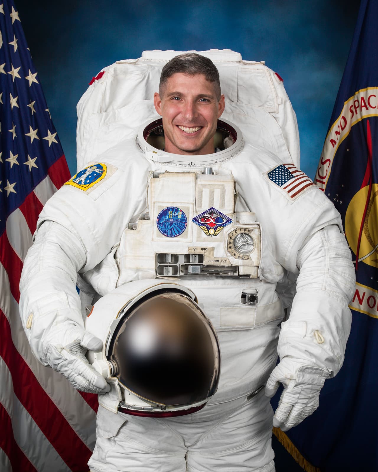 Foto oficial del astronauta Michael S. Hopkins.
