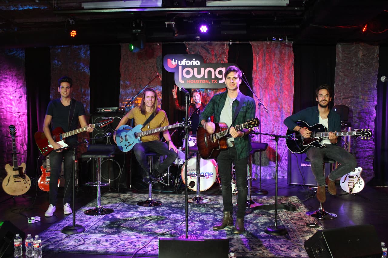 Escuchamos los mejores temas de Dvicio y pudimos preguntarles, ¡de todo!