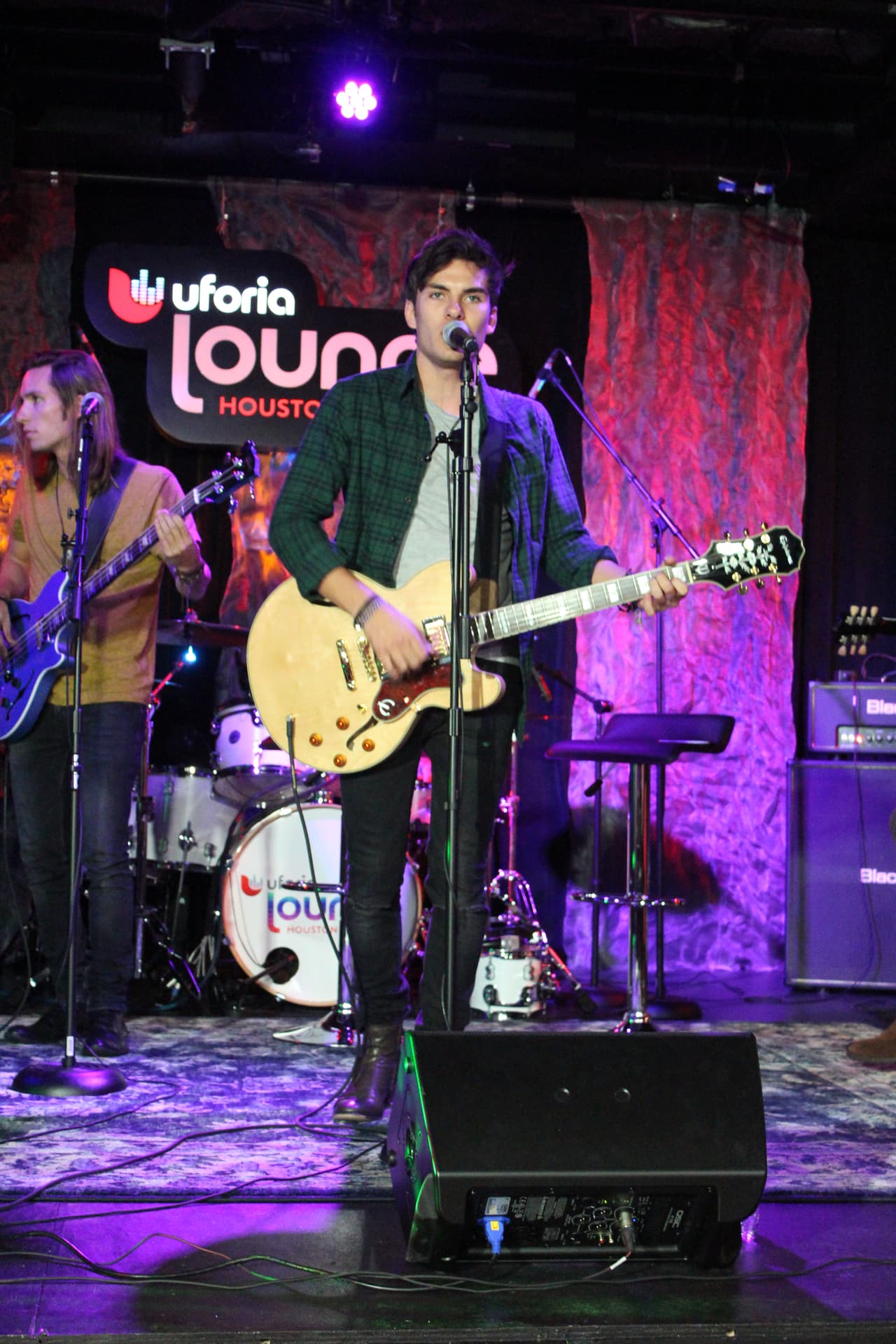 Escuchamos los mejores temas de Dvicio y pudimos preguntarles, ¡de todo!