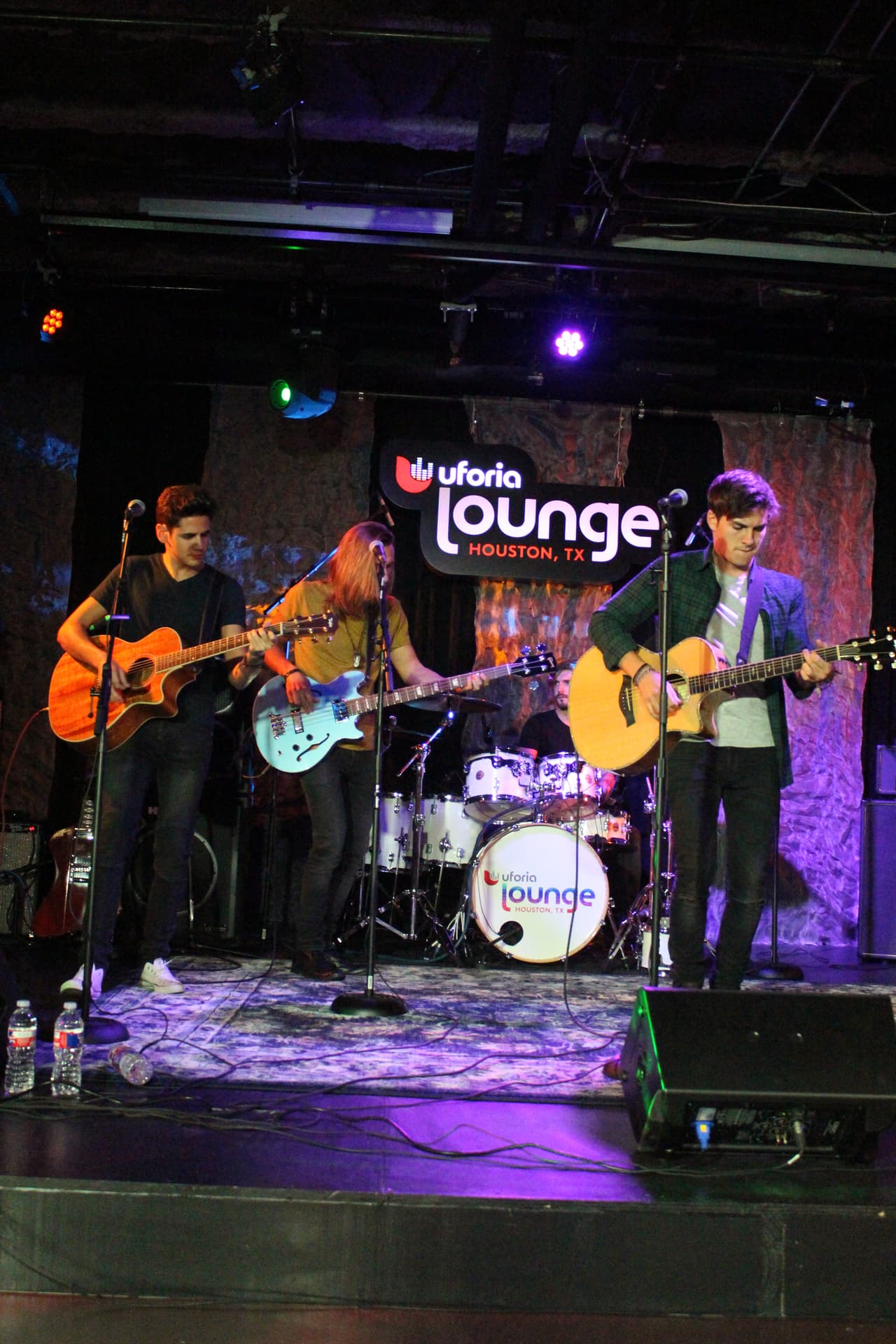 Escuchamos los mejores temas de Dvicio y pudimos preguntarles, ¡de todo!