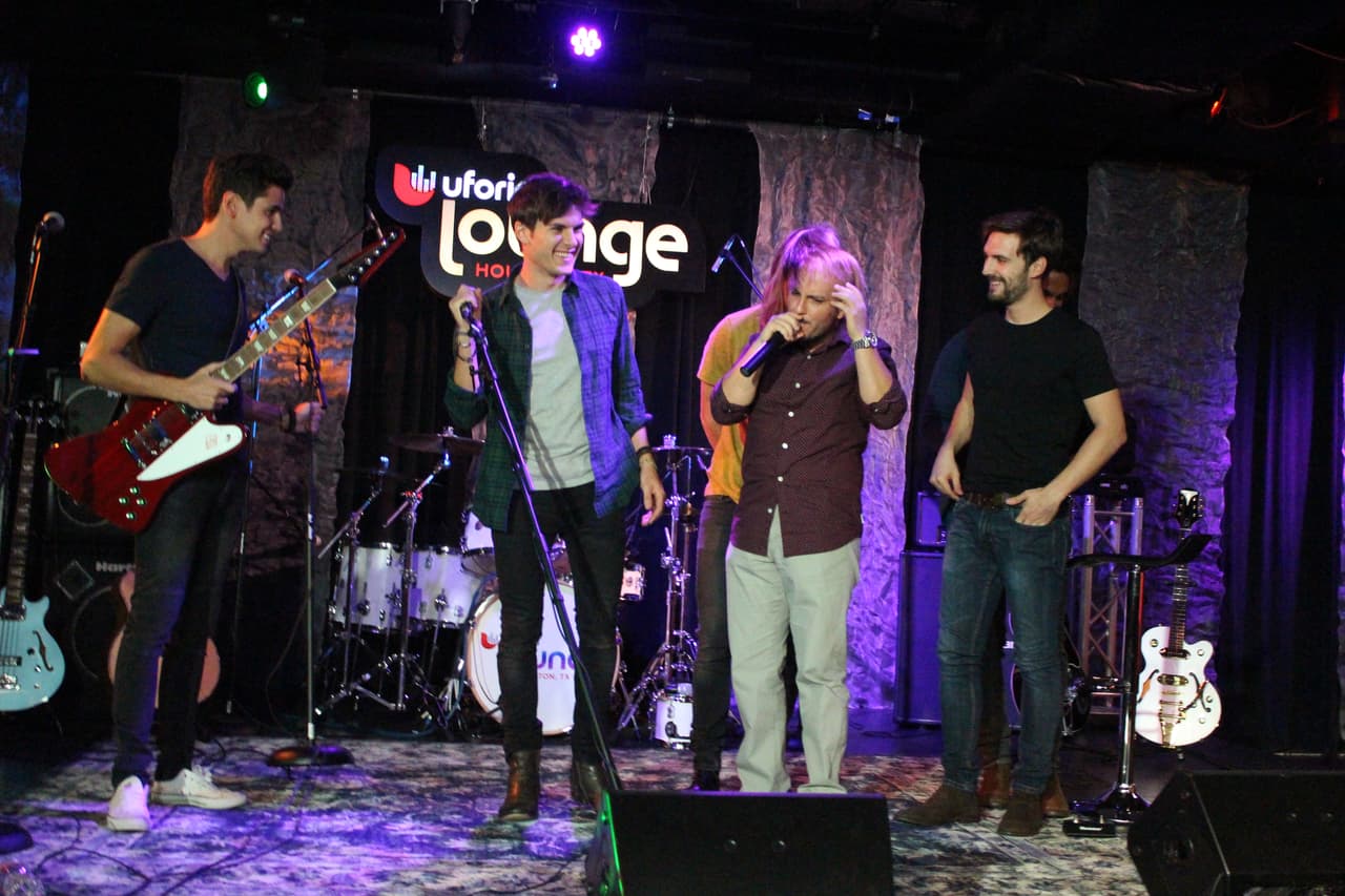 Escuchamos los mejores temas de Dvicio y pudimos preguntarles, ¡de todo!