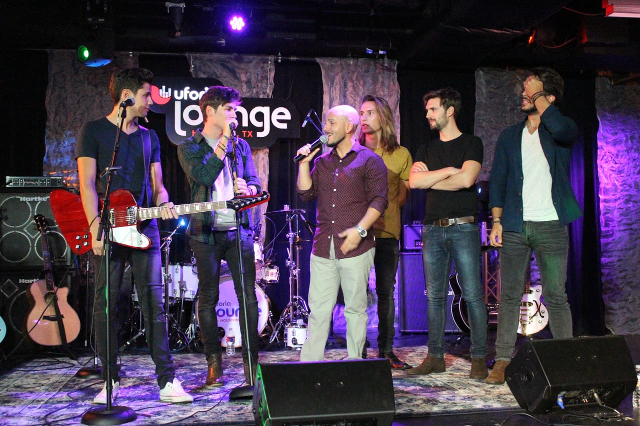 Escuchamos los mejores temas de Dvicio y pudimos preguntarles, ¡de todo!