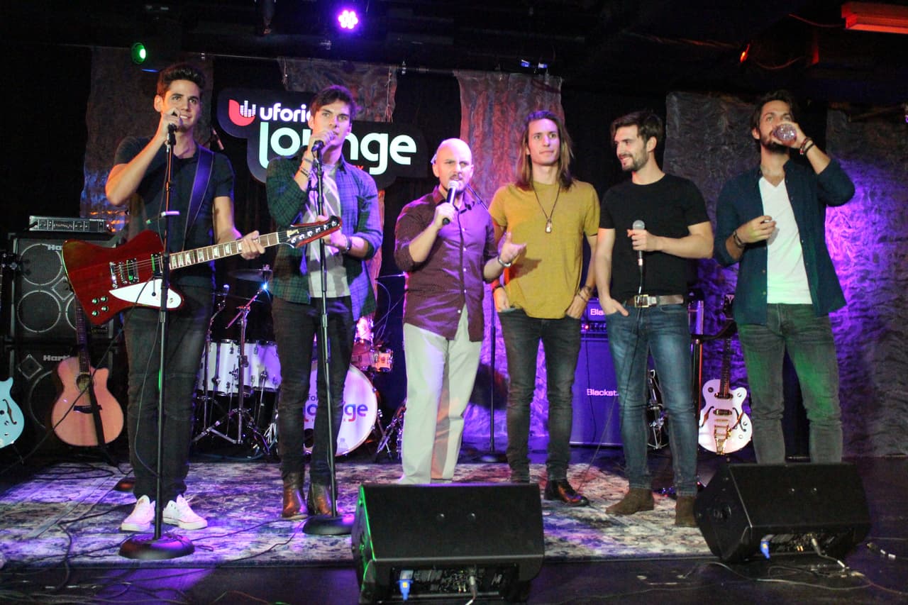 Escuchamos los mejores temas de Dvicio y pudimos preguntarles, ¡de todo!